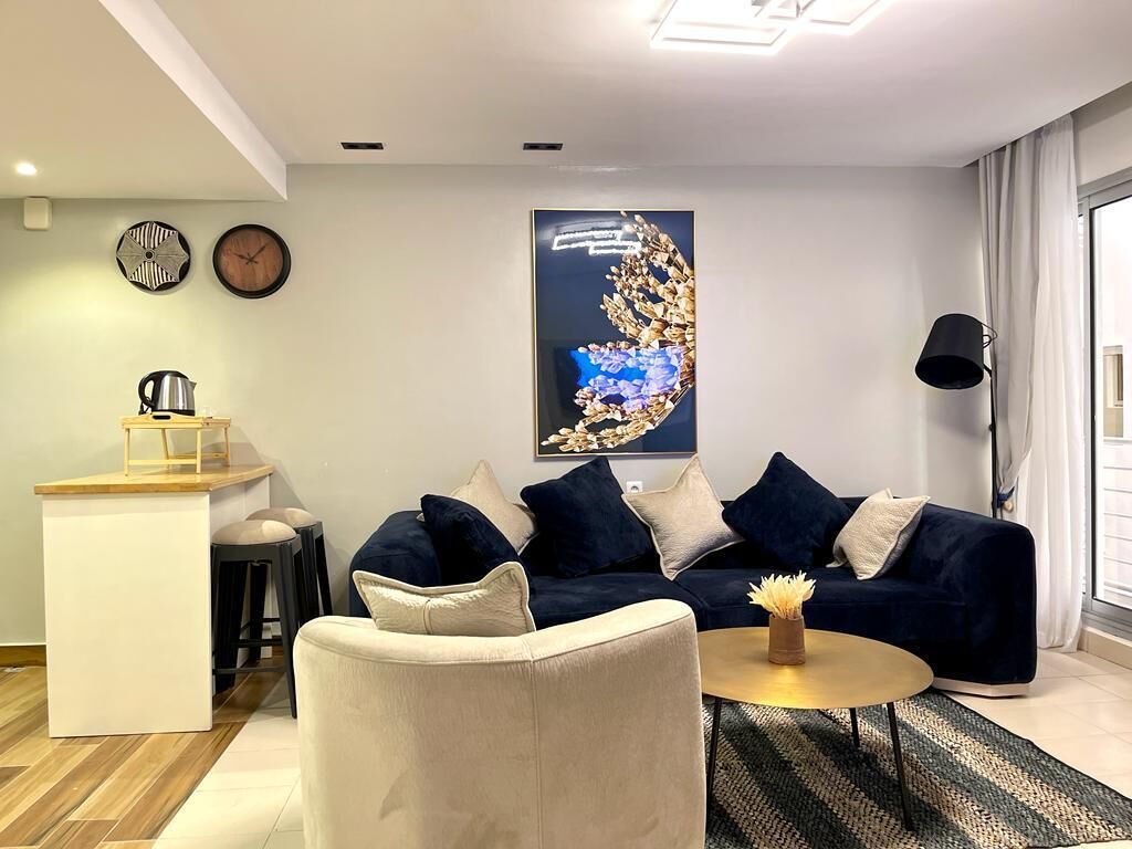 標準公寓 | 客廳 | 42 吋智能電視連有線電視頻道