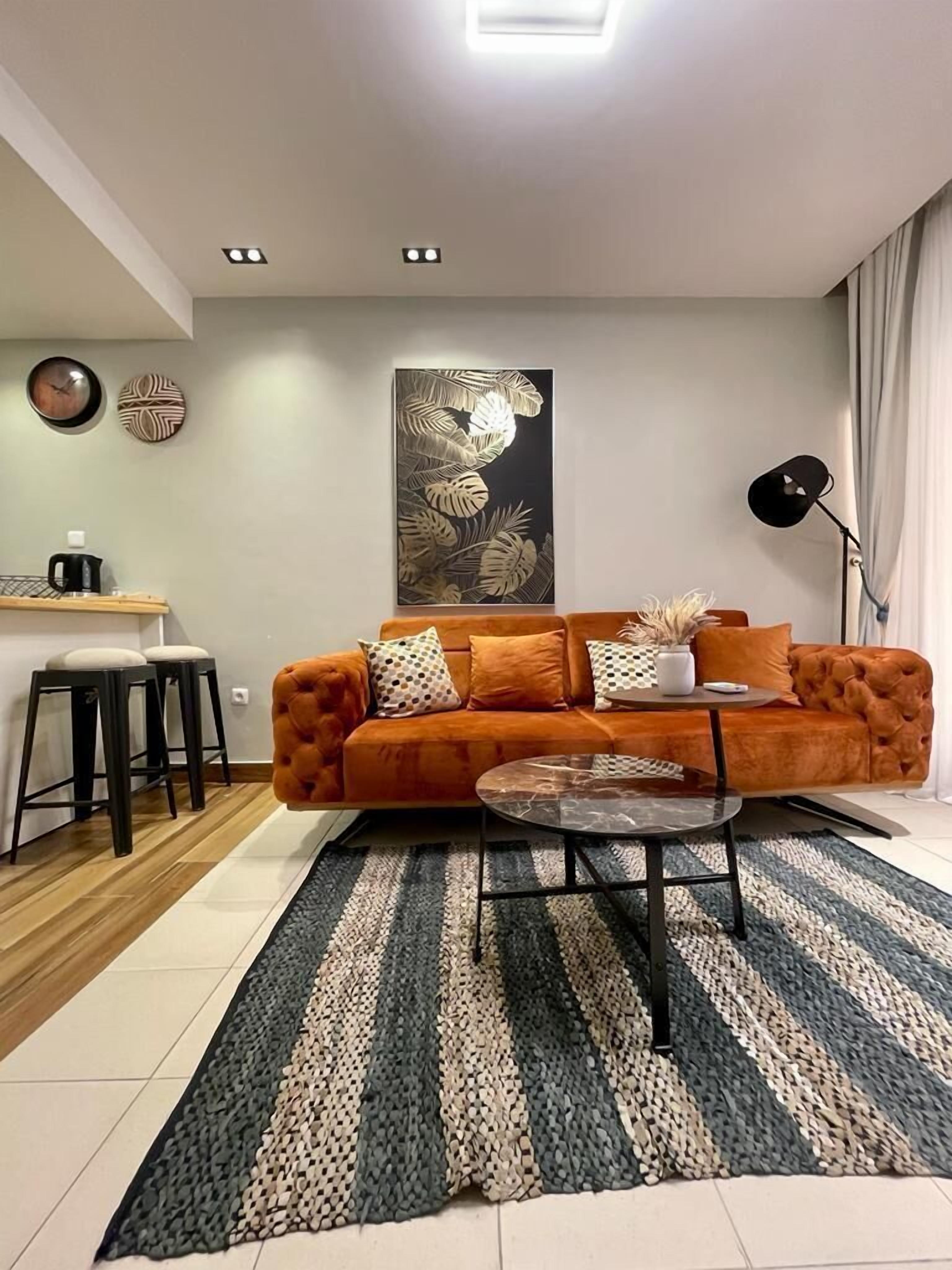 Appartement Standard | Coin séjour | TV connectée de 42 pouces avec chaînes par câble
