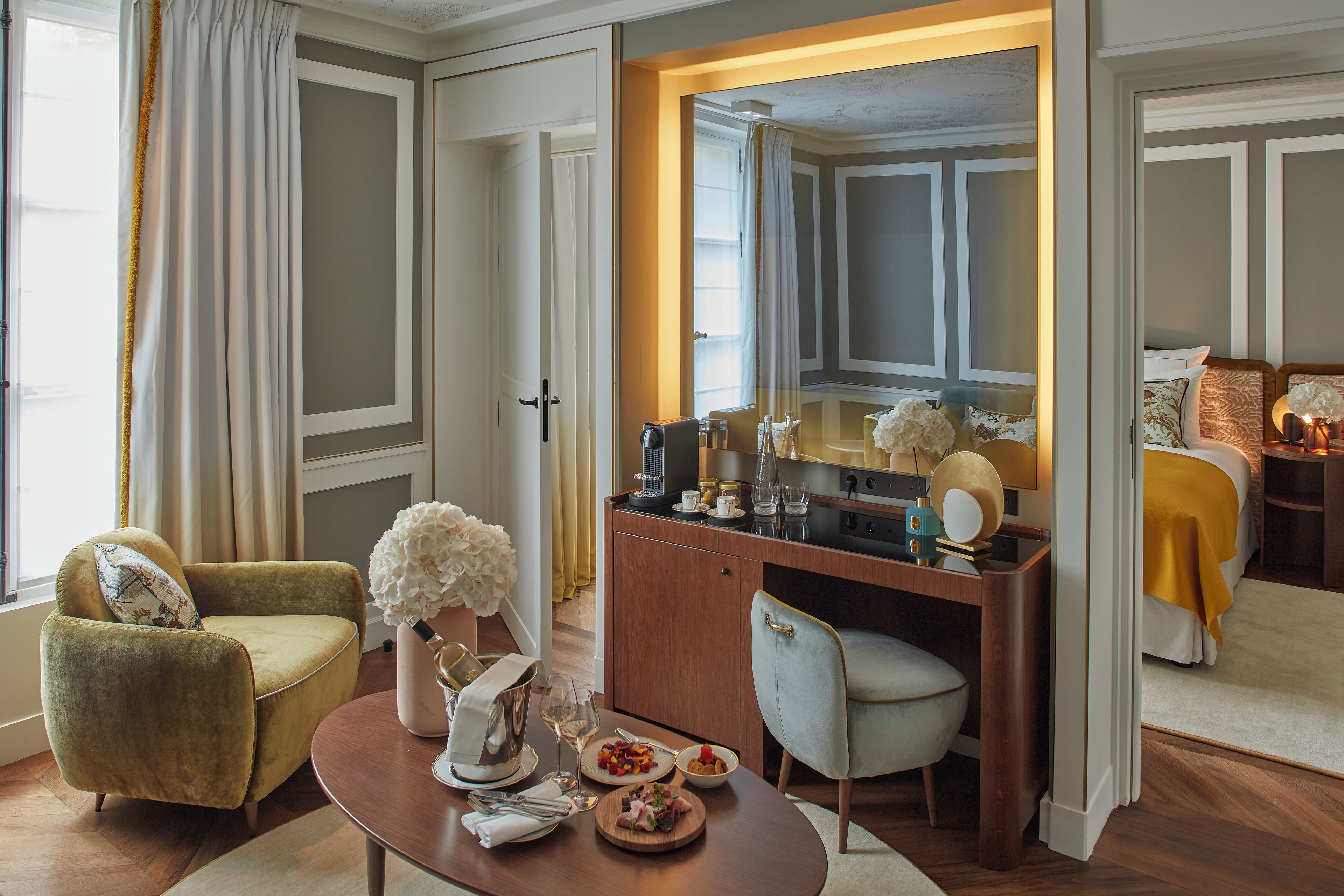 Suite | Ropa de cama de alta calidad, caja fuerte, escritorio