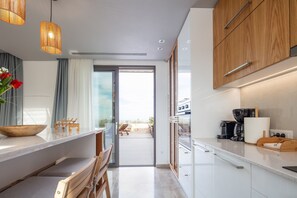Fridge, microwave, oven, stovetop - Oinolithos Luxury Villa Chrysalis - Sea views, 1 km from the beach, private pool! (Chania)