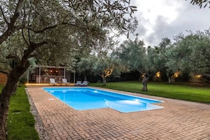Outdoor pool - Minimal house with pool and large garden at Varkiza. 5 minutes from the beach! (Vari)