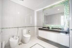 Superior Apartment | Bathroom - Exquisite 1BR Haven Partial Sea View (Dubai)