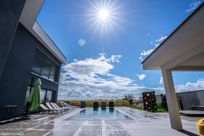 Piscine extérieure, piscine chauffée