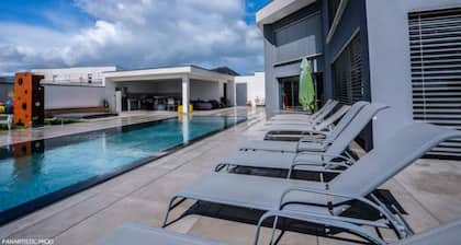 Magique Villa, Piscine et Jacuzzi House_of_raeder