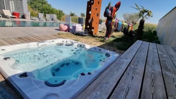 Bain à remous extérieur