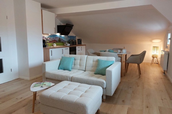 Ferienwohnung 3, 55qm mit Panoramafenster-Sofa
