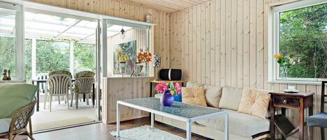 Fireplace, DVD player