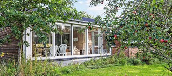 Scenic summer house 600 meters from.