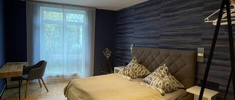 1 bedroom, bed sheets