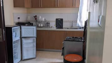 Refrigerador, microondas, horno, tetera/pava eléctrica