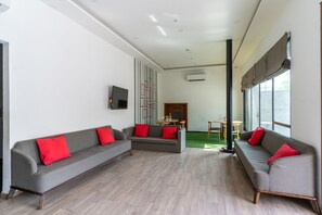 Flat-screen TV - Terrazzo Suits (Ahmedabad)