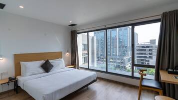 Business Double Room | Laptop workspace, soundproofing, iron/ironing board (on request)