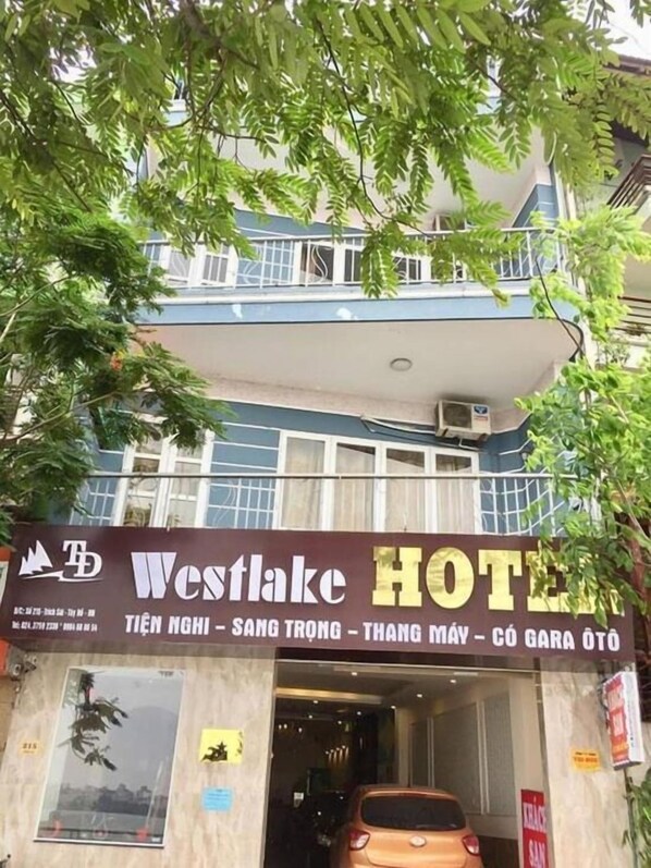 Front of property - WestLake Trich Sai Hotel - by Bay Luxury (Hanoi)