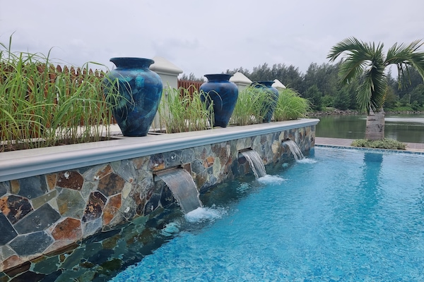 Kolam renang outdoor