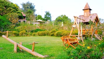 Zona de juegos infantil al aire libre