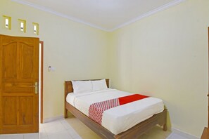 Standard Double Room | Free WiFi, bed sheets - OYO Life 90675 Ld Residence (Nusa Dua)