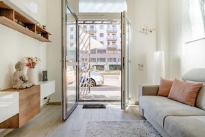 Smart TV, books - New and cozy Apartment in Center (Milano)