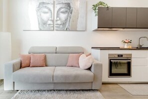 Smart TV, books - New and cozy Apartment in Center (Milano)