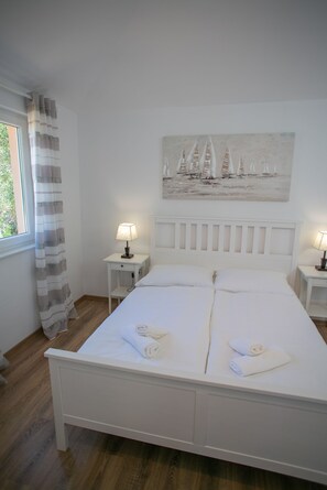 4 soverom, strykejern/-brett, wi-fi (inkludert) og sengetøy