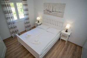 4 室のベッドルーム、アイロン / アイロン台、WiFi (無料)、ベッドシーツ