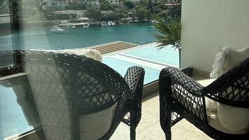 Executive Apartment | Terrace/patio