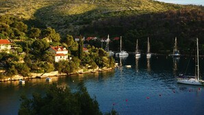 A coastal village with houses and boats docked at a marina. - Villa More A-11 (Sutivan)