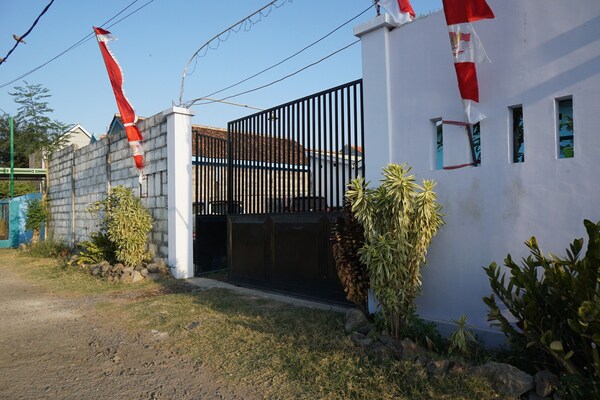 Oyo Life 93017 Kost H Soeroso - Situbondo