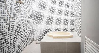OYO Life 93017 Kost H Soeroso