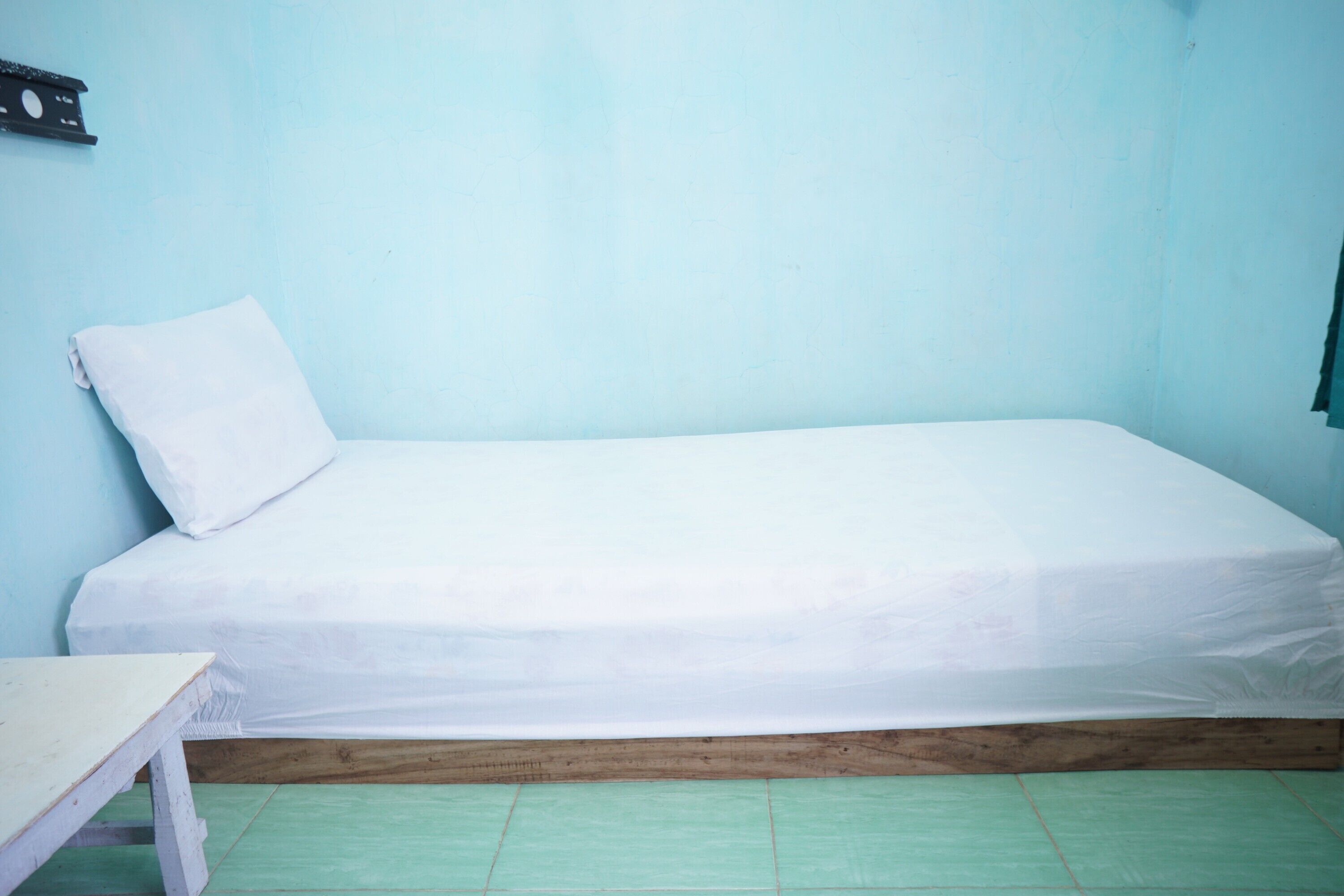 Deluxe Single Room | Free WiFi, bed sheets