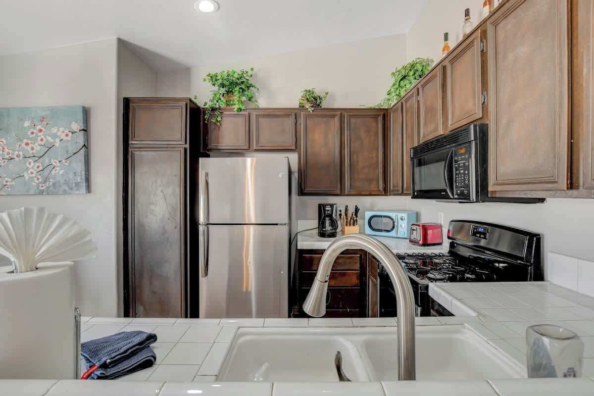 Frigorifero, microonde, forno, piano cottura