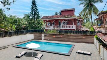 2 piscinas al aire libre
