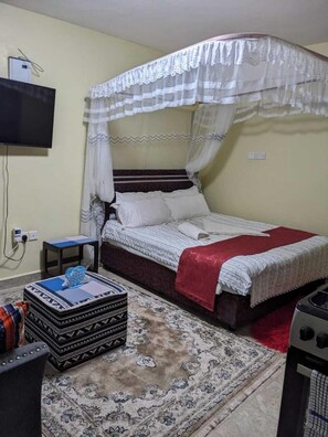 Deluxe Studio, 1 Queen Bed - Eilarose Suites (Ruiru)