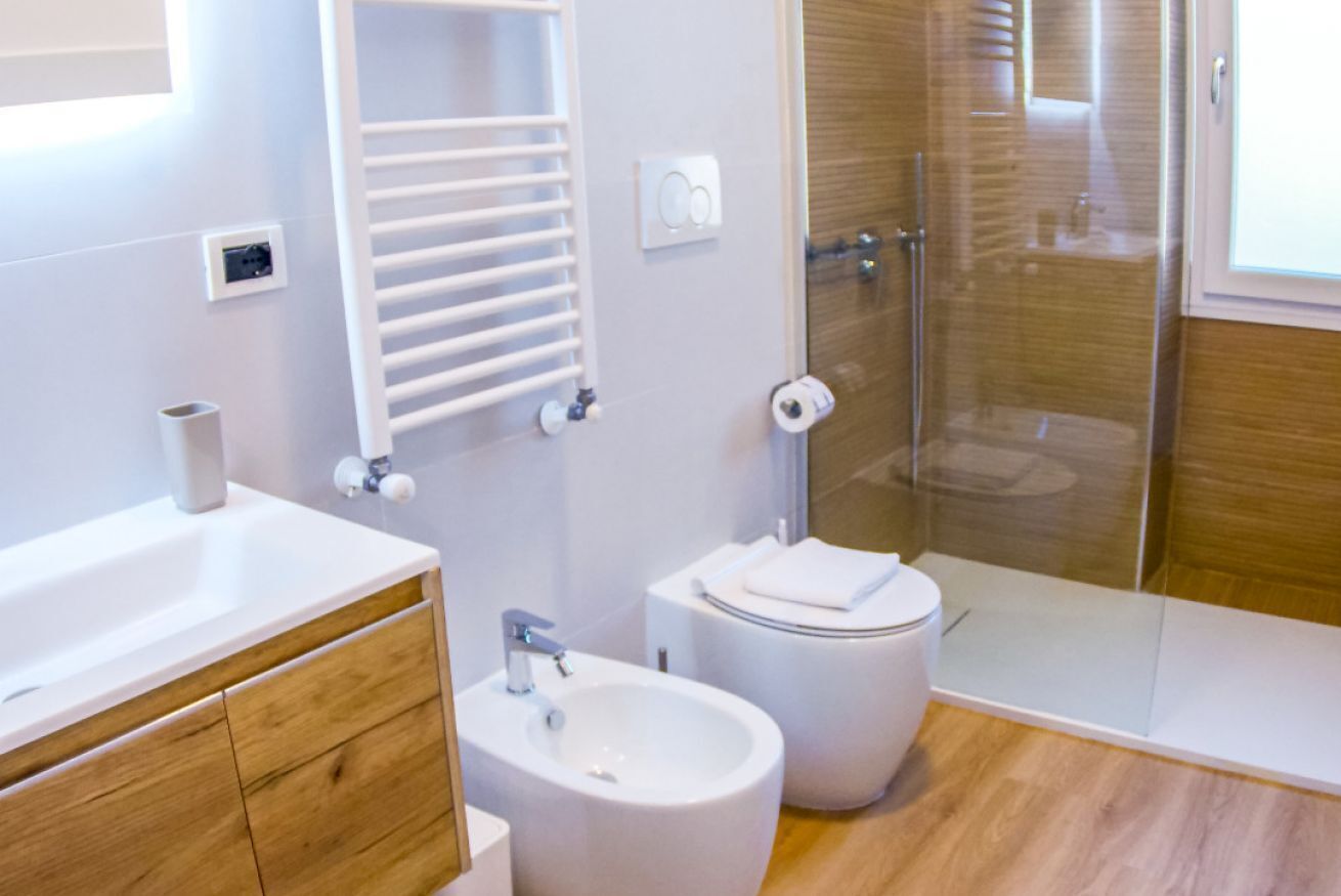 Doccia, articoli per l'igiene personale ecosostenibili, bidet, shampoo