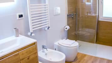 Doccia, articoli per l'igiene personale ecosostenibili, bidet, shampoo