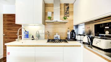 Fridge, microwave, oven, stovetop