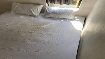 Quarto casal | Wi-Fi de cortesia, roupa de cama