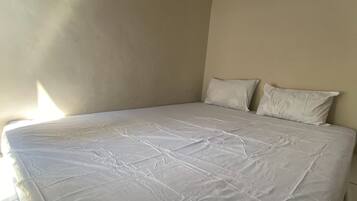 Quarto casal | Wi-Fi de cortesia, roupa de cama