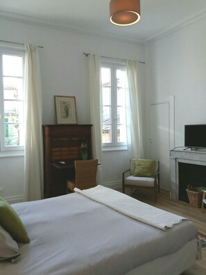 3 habitaciones, tabla de planchar con plancha, cuna de viaje y wifi 