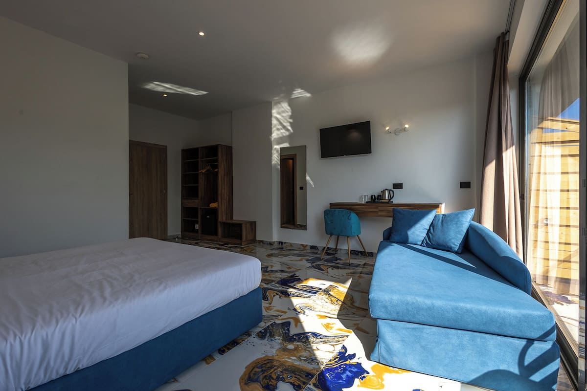 Junior Suite Garden View | 2 kamar tidur, brankas, meja kerja, dan ruang kerja ramah laptop
