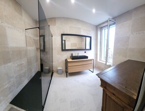 Shower, hair dryer, towels, toilet paper