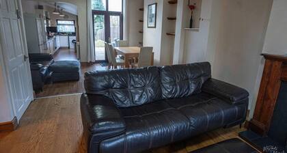 Spacious 3-bed House in Harborne