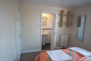 3 bedrooms, iron/ironing board, free WiFi, bed sheets - Spacious 3-bed House in Harborne (Birmingham)