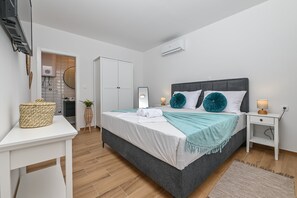 2 室のベッドルーム、アイロン / アイロン台、WiFi (無料)、ベッドシーツ