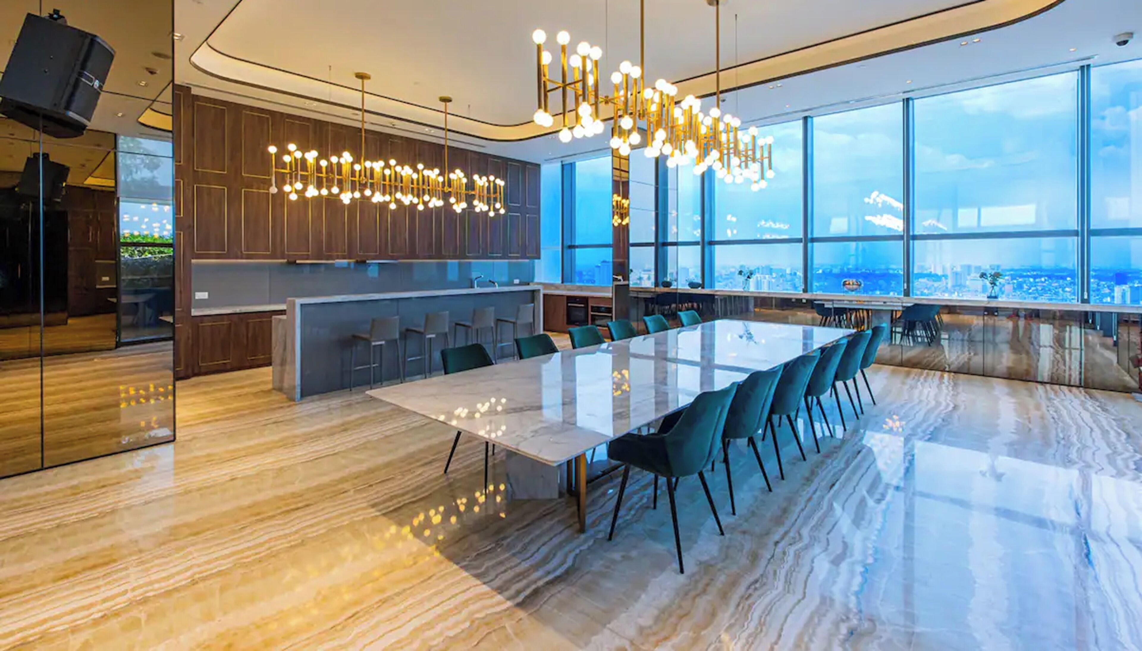 Family Apartment, 6 Bedrooms, Club lounge access, City View | Room amenity