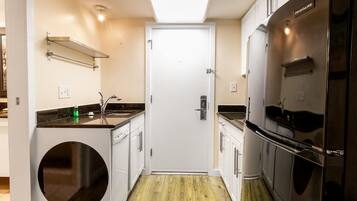 Refrigerador, microondas y cafetera y tetera