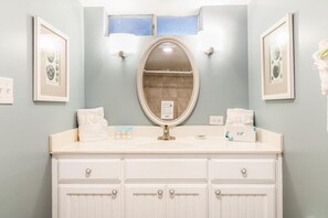 Hair dryer - Stunning Pool View Room 1st Floor (Pawleys Island)