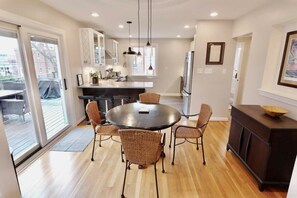 Interior - Your Happy Place | 4BR + Parking | Sleeps 8 (Washington)