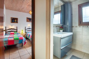 3 soverom, strykejern/-brett, wi-fi (inkludert) og sengetøy