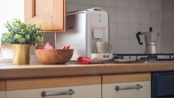 Macchina per tè/caffè, frigorifero, microonde, forno