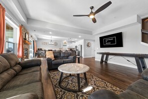 Smart TV, fireplace